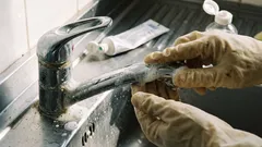 Zubná pasta s octom robí v domácnosti zázraky: osvedčené triky, ktoré nepoznajú ani skúsené gazdinky